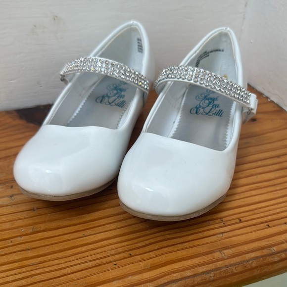 swea’ pea & lilli Other - Swea’ pea & Lilli white girls dress communion flower girl bling shoes size 12